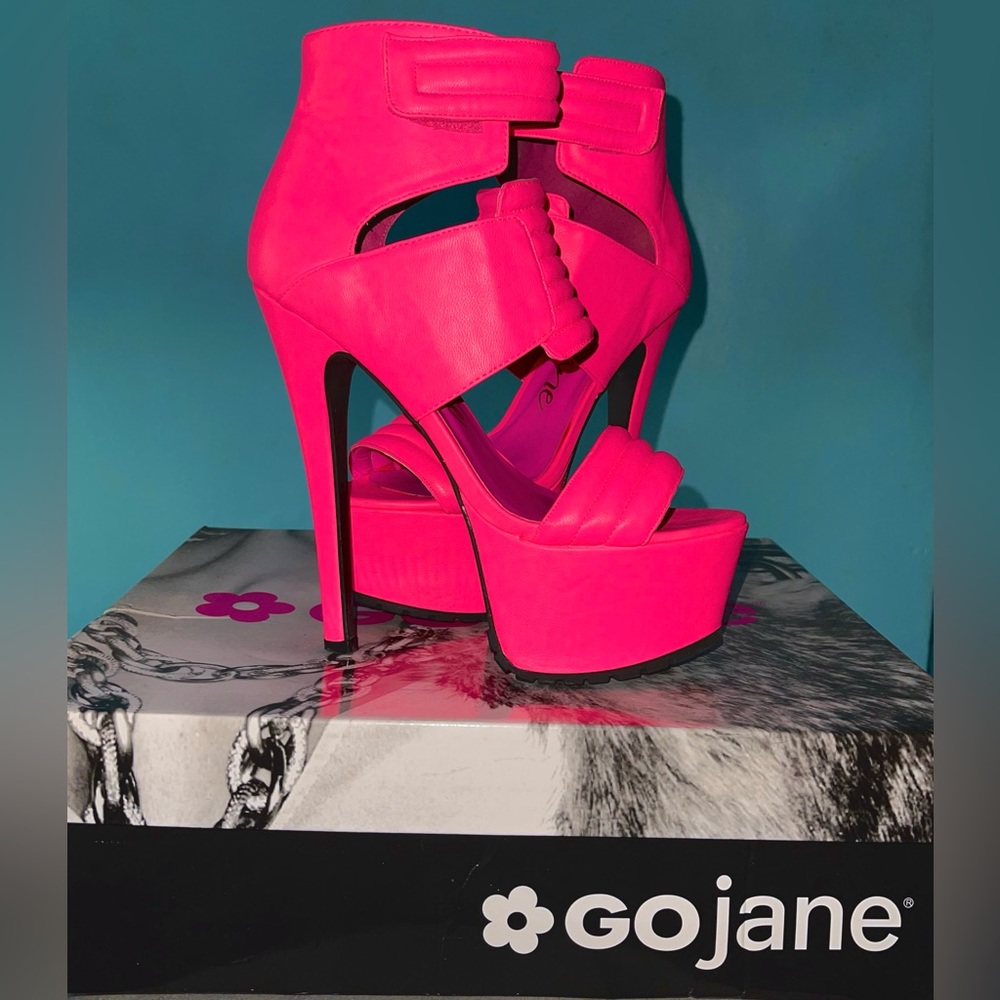 Hot Pink Heels 🔥